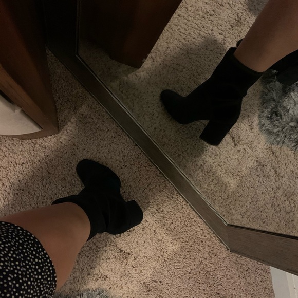 Massimo Dutti Black Velvet Ankle Boots 